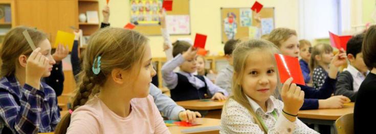 В школах Западного округа сотрудники ГИБДД проводят акцию «Засветись - стань заметен на дороге!»