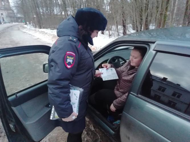 Профилактическое мероприятие «Автокресло – детям!» провели Западнодвинские автоинспекторы вблизи детских садов города Торопец