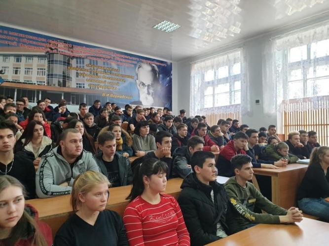 Сотрудники ОГИБДД ОМВД России по Советскому району провели беседу по ПДД со студентами