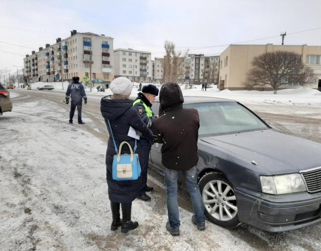 В Холмске сотрудники ГИБДД провели профилактический рейд «Ребенок – пассажир!»