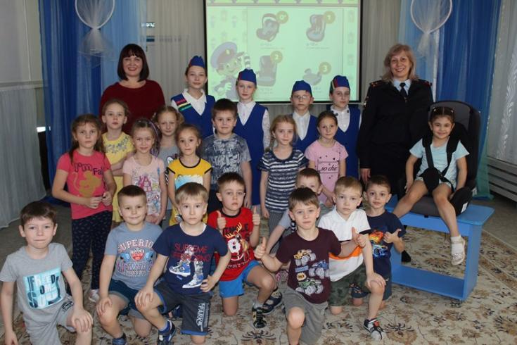 В Новоалтайске прошло профилактическое мероприятие «Автокресло не помеха, а помощник для успеха»