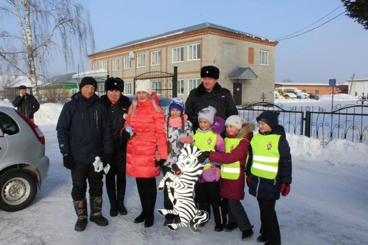 В Томской области пешеходам и водителям вручили символ их взаимопонимания и уважения друг к другу