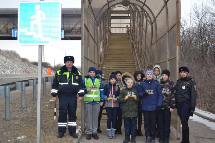 Соблюдение правил перехода проезжей части на федеральной трассе Ставрополья контролирует «Молодежный патруль»