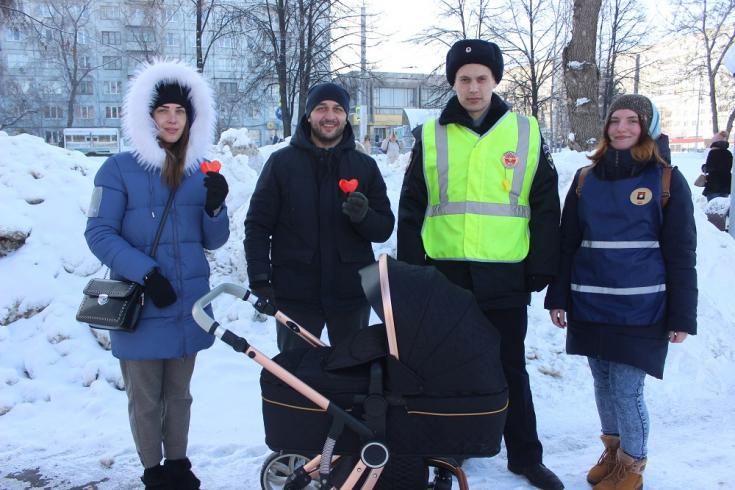 В Кемерово пешеходам подарили «валентинки безопасности»