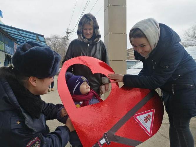 Тематические акции по дорожной безопасности прошли в День влюбленных по всему Ставрополью