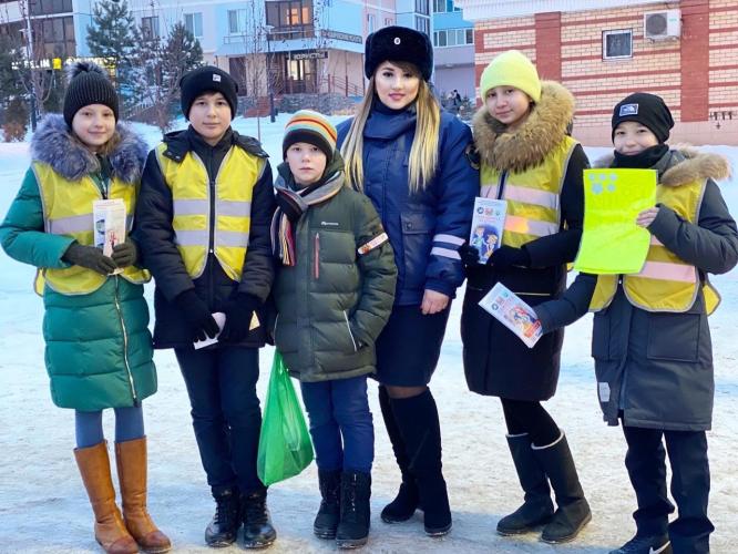 В Татарстане сотрудники ГИБДД совместно с представители ЮИД провели ликбез для водителей и пешеходов