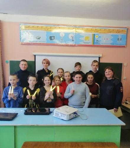 В Смоленской области сотрудники полиции провели для учащихся профилактическое мероприятие «Я в безопасности: права, обязанности, ответственность»