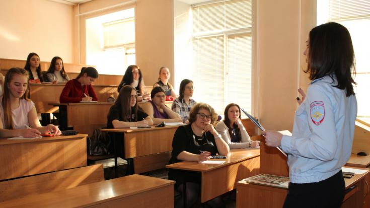 Сотрудники ГИБДД Хакасии проводят обучающие тренинги для студентов педагогических профессий