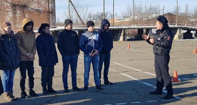 Госавтоинспекторы Адыгеи призвали будущих водителей к ответственному поведению на дороге
