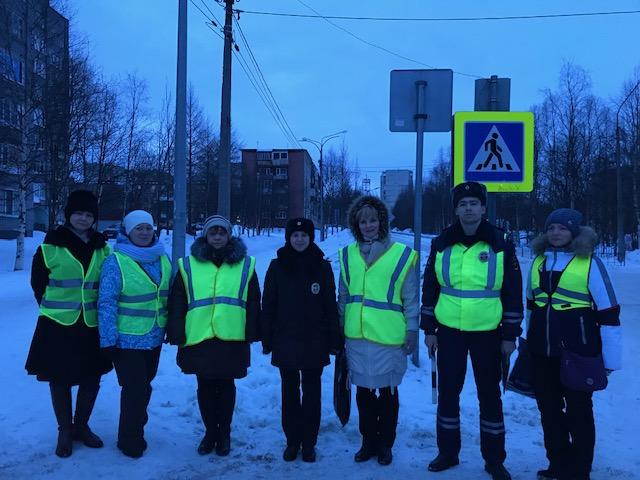Сотрудники Госавтоинспекции города Оленегорска приняли участие в акции «Родительский патруль»