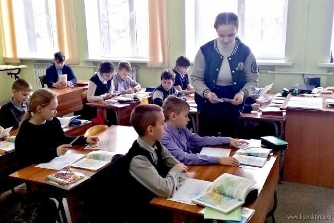 ЮНЫЕ ИНСПЕКТОРЫ ПРОВЕЛИ ЗАНЯТИЯ ПО ПДД