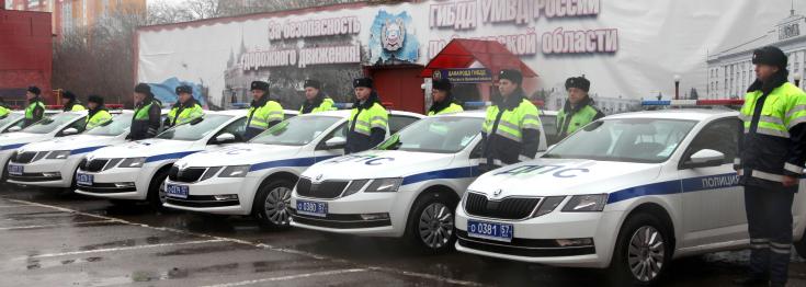 В УГИБДД регионального УМВД состоялась торжественная передача новых служебных автомобилей сотрудникам ДП