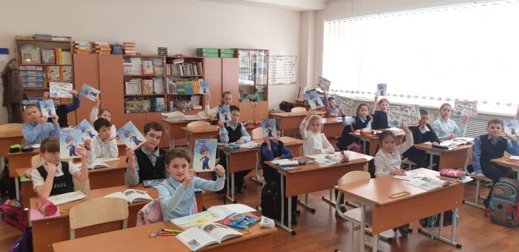 Сотрудники долинской ГИБДД напомнили школьникам о соблюдении ПДД
