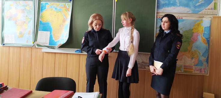Фото и видео эксперименты помогают юным пешеходам Нальчика изучить эффективность световозвращателей