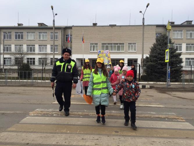 Предотвратить детский дорожно-транспортный травматизм. С этой целью в ряде школ Ростовской области и детских садов Кагальницкого района прошли мероприятия, призванные обезопасить детей на дорогах