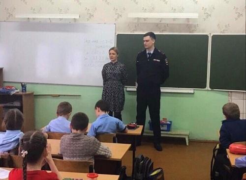 В Светлом сотрудники Госавтоинспекции и ПДН провели для школьников занятия «Полиция детям»