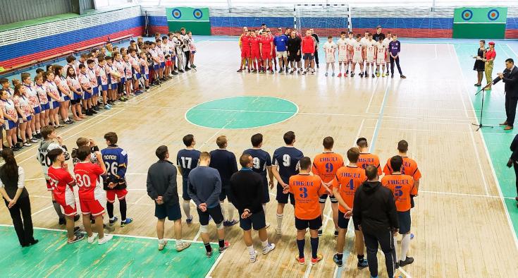 Товарищеский матч по мини-футболу объединил новгородских спортсменов и сотрудников Госавтоинспекции