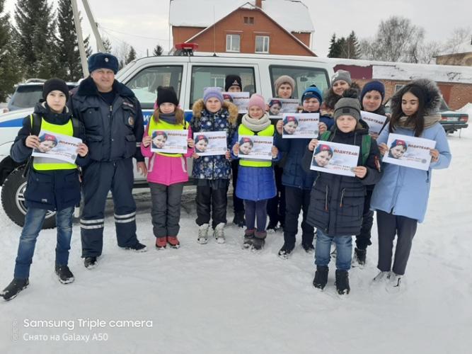 В Большереченском районе прошла пропагандистская акция «Водители, берегите наше детство!»