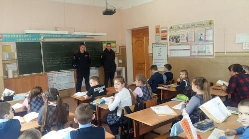 В Полесском районе сотрудники Госавтоинспекции и ПДН провели беседу со школьниками