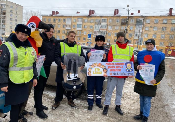 Студенты Омского медицинского училища за безопасную перевозку детей