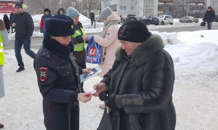 В преддверии Дня защитника Отечества сотрудницы томской Госавтоинспекции проведут профилактическую работу с участниками дорожного движения