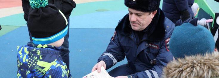 Сотрудники ГИБДД СВАО провели акцию во дворах округа