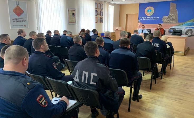 В рамках реализации федерального проекта «Безопасность дорожного движения» сотрудники брянской Госавтоинспекции обучаются оказанию Первой помощи пострадавшим в ДТП