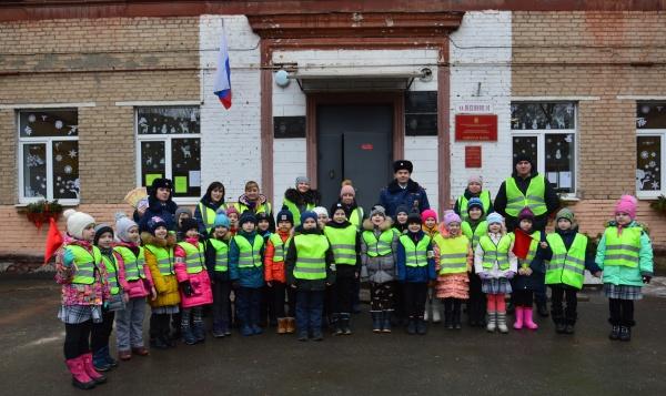 «Родительский патруль подсказывает как сделать верный шаг к безопасности на дороге». Участниками профилактической акции ГИБДД стали рязанские школьники и волонтеры