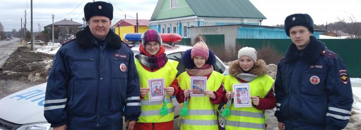 В Ивановской области сотрудники ГИБДД совместно с ЮИДовцами провели акцию «Ангел в дорогу»