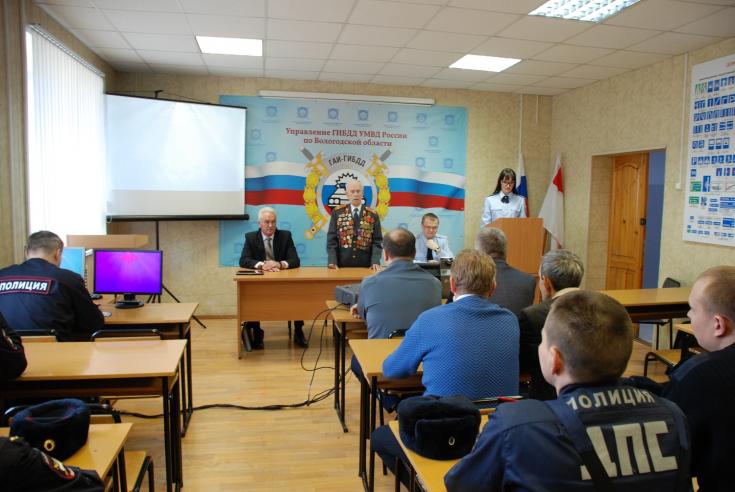 В рамках «Недели мужества» сотрудники УГИБДД области провели соревнования по служебно-прикладному многоборью среди действующих сотрудников и ветеранов службы