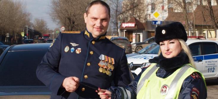 В преддверии Дня защитника Отечества сотрудники подмосковной Госавтоинспекции провели акцию «Праздничный патруль»