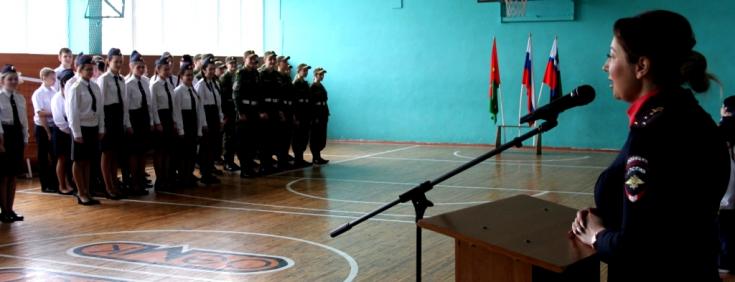 Юные помощники белгородской Госавтоинспекции демонстрируют безупречные знания строевого устава