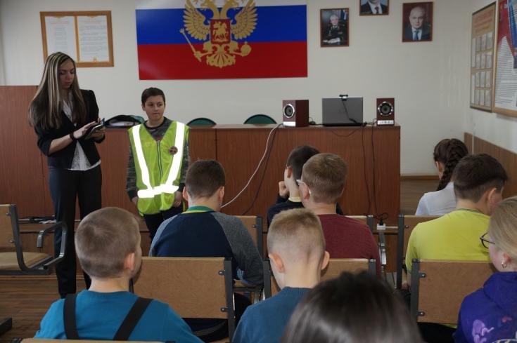 В Юрге сотрудники госавтоинспекции провели для школьников урок мужества