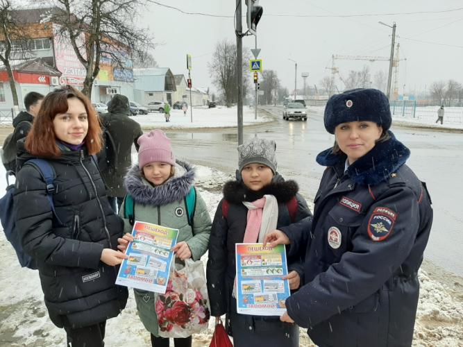 Одноклассники пострадавшей в ДТП школьницы призвали жителей Брянской области к соблюдению правил дорожного движения