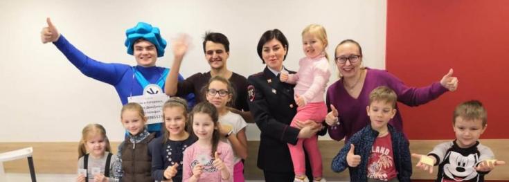 Сотрудники ГИБДД Зеленограда совместно общественностью напомнили ребятам о Правилах дорожного движения