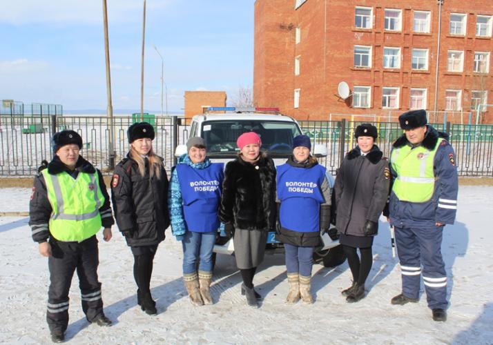 В Еравнинском районе полицейские и волонтеры призвали автомобилистов к соблюдению Правил дорожного движения