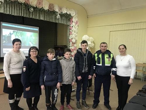 В Зеленоградском районе сотрудники Госавтоинспекции и ПДН провели профилактическое занятие с детьми