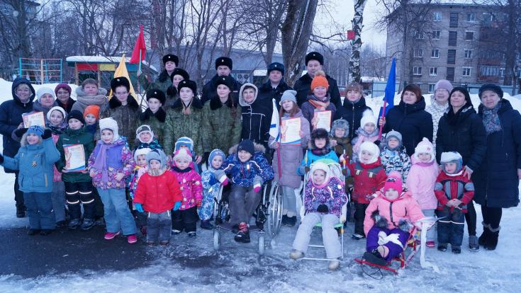 Воспитанники Центра помощи детям, оставшимся без попечения родителей сыграли в военно-спортивную игру с госавтоинспекторами