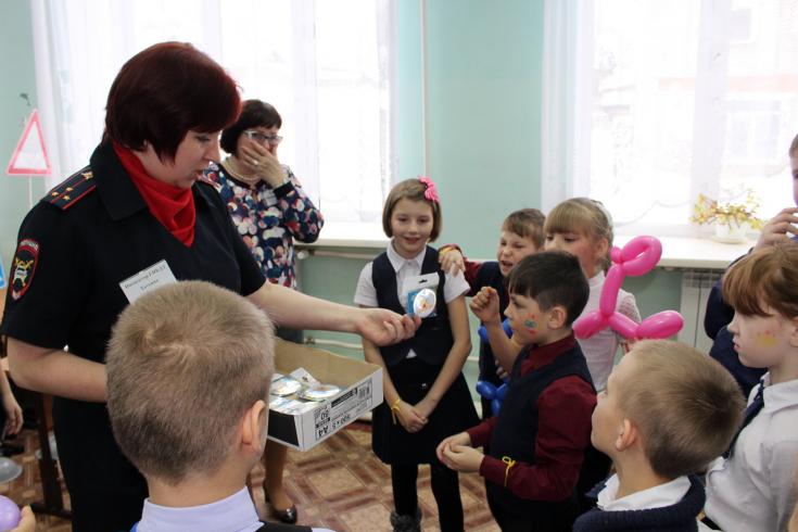 Сотрудники томской Госавтоинспекции приняли участие в районном фестивале «Пластилиновый заяц»
