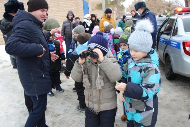 Сотрудники полиции Соль-Илецкого городского округа провели «Урок мужества» для воспитанников детского сада