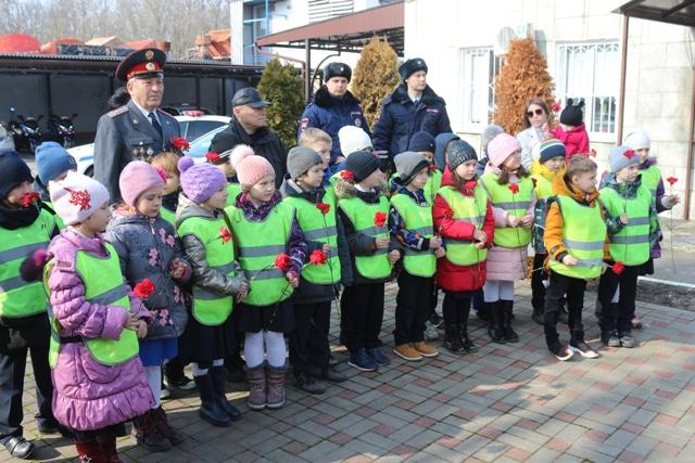 В рамках проведения «Недели мужества» ЮИДовцы Кубани посетили отдельную роту дорожно-патрульной службы