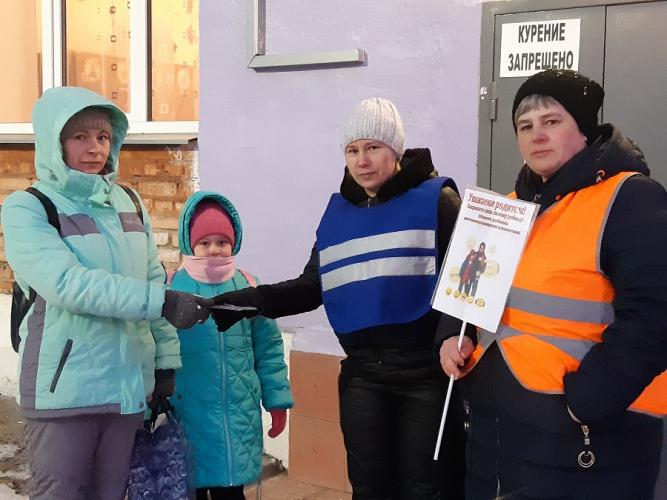 Родительский патруль вышел в рейд вместе с инспекторами ГИБДД