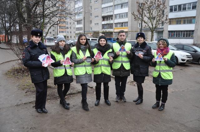В Смоленске сотрудники Госавтоинспекции провели профилактическую акцию «Уберечь ребенка в кресле – наша общая задача!»