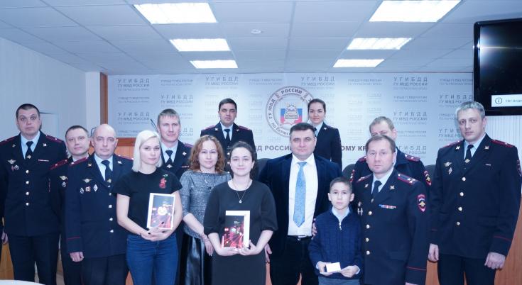 В Управлении ГИБДД Пермского края вручили подарки детям сотрудников, погибших при выполнении служебного долга