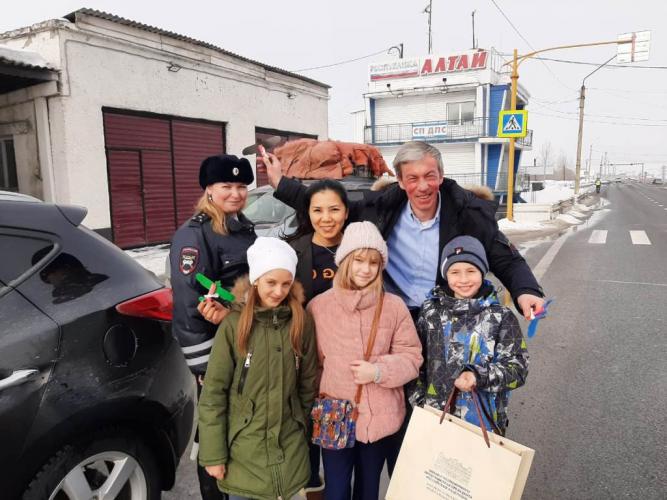В праздничные дни автоинспекторы напомнили участникам дорожного движения о безопасном поведении на дорогах