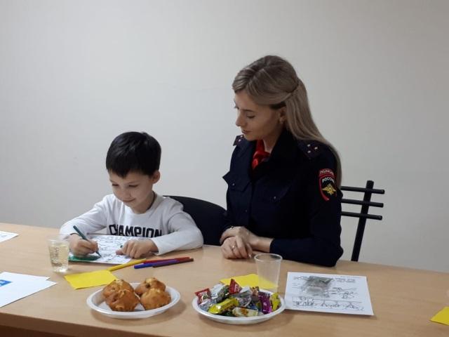 Сотрудники Госавтоинспекции Краснодарского края посетили школьников, оказавшихся в сложной жизненной ситуации