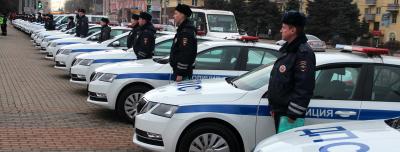В Брянске состоялось торжественное вручение новых служебных автомобилей инспекторам ДПС