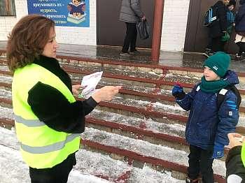 Сотрудники Госавтоинспекции напомнили школьникам Волжска о соблюдении мер предосторожности