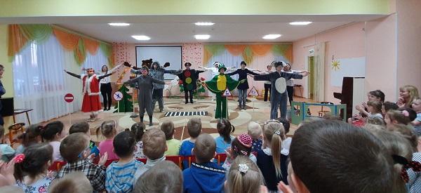 В Печоре «Родительский патруль» провел для детей театрализованные представления по Правилам дорожного движения