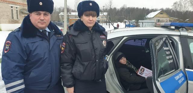 В Вяземском районе Госавтоинспекторы призвали водителей быть особо внимательными при перевозке детей в автомашине